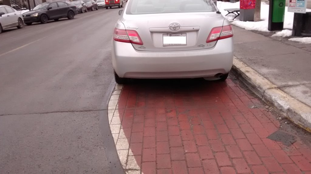 Saillies de trottoirs au sol