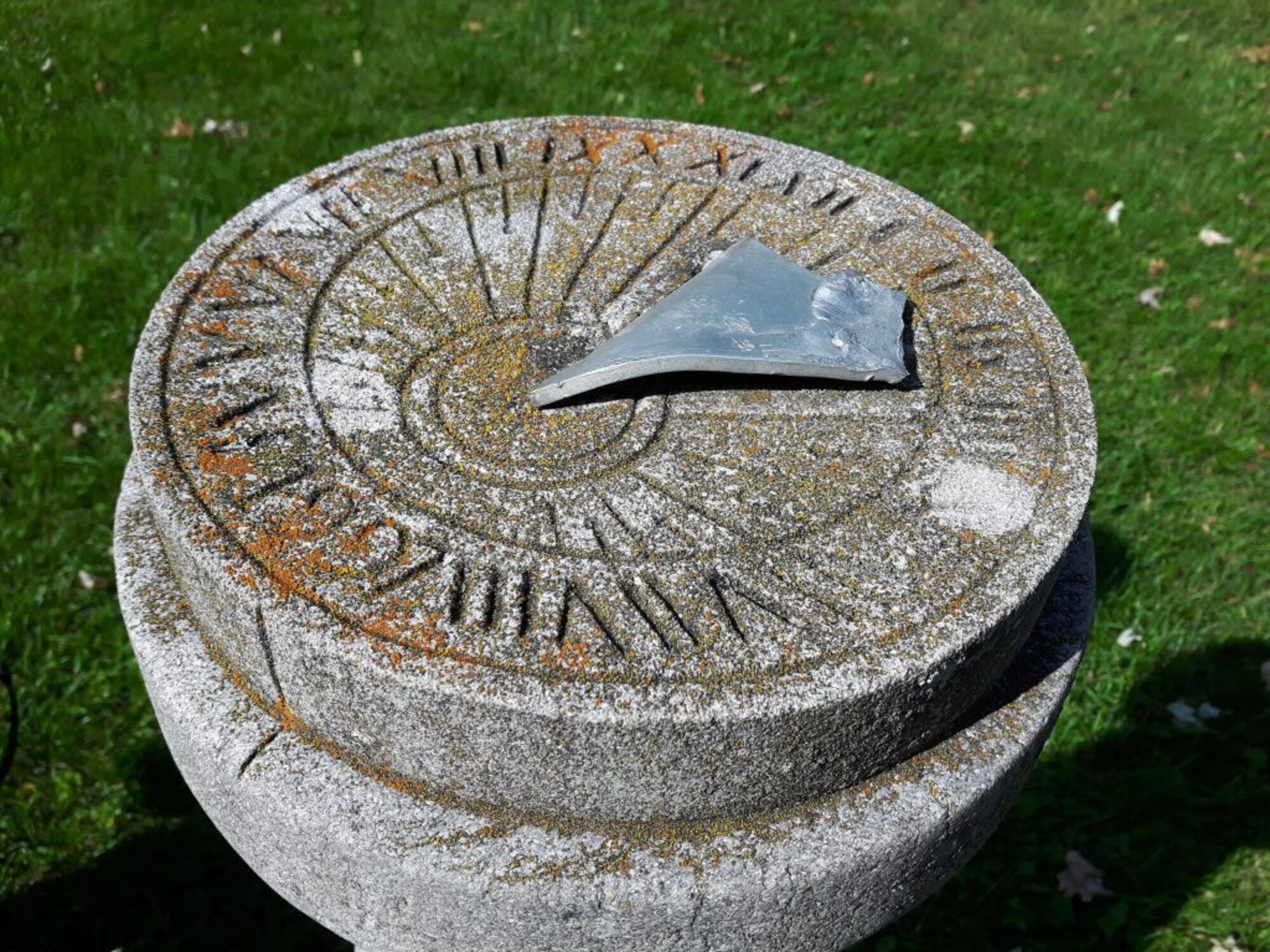 Cadran solaire église de la Visitation.