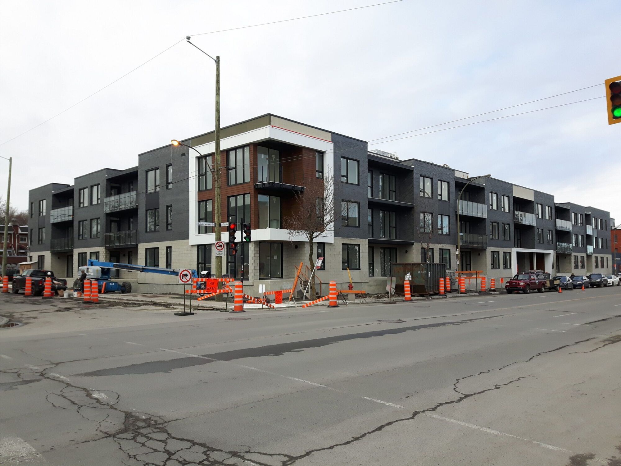 Édifice du 10150, boul. St-Laurent (Photo : jdv - Philippe Rachiele) Ahuntsic Cartierville Montréal