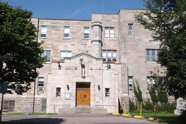 Entrée principale de l'école Sophie-Barat (Photo : Archives jdv)