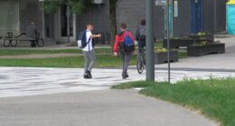 Élèves de Sophie-Barat passant dans le parc Frédéric-Back