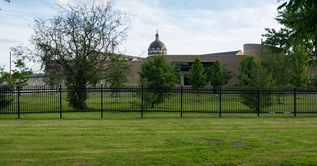 La Prison de Bordeaux est située dans Ahuntsic-Cartierville.