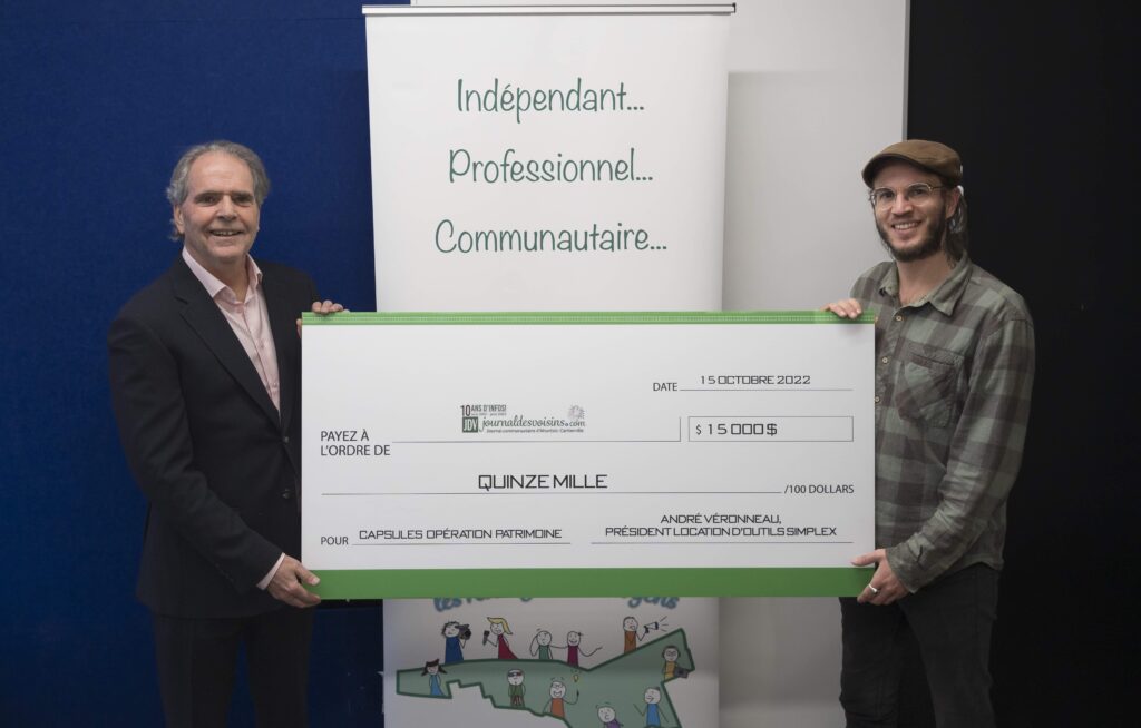 André Véronneau, chèque du don au JDV (Photo : François Robert-Durand)