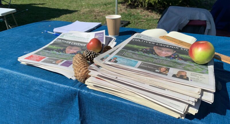 L'édition imprimée bimestrielle du Journal des voisins, surnommée le Mag papier, existe depuis 2012 et est tirée à 69 000 exemplaires (Photo: Simon Van Vliet, JDV) - Devenez membre pour perpétuer votre information hyperlocale et de qualité
