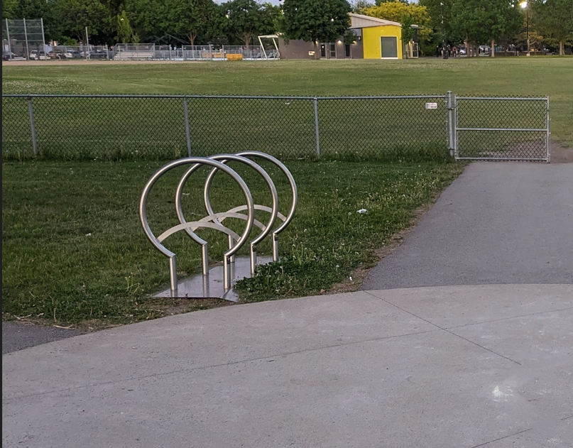 Les supports en arceaux sont plus sécuritaires pour les vélos.