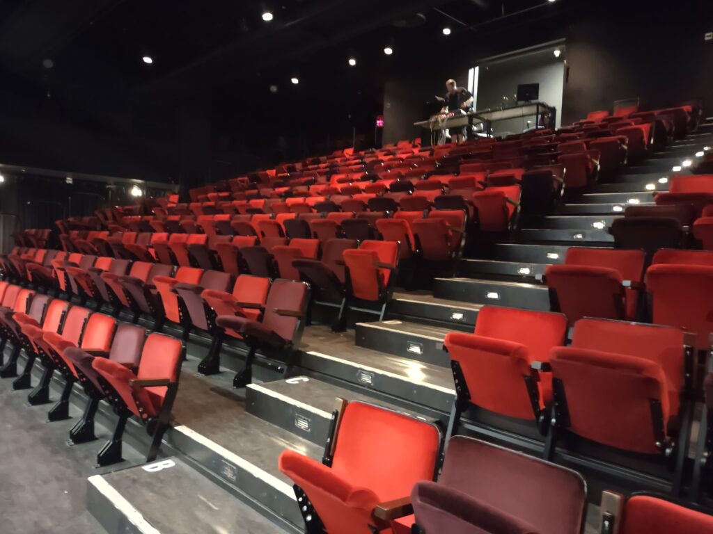 Gradins de la salle de la maison de la culture d'Ahuntsic