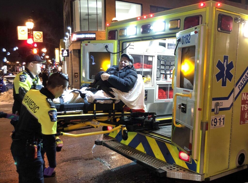 Notre journaliste, Amine Esseghir, après une chute sur un trottoir glacé. (Photo: Quentin Parisis, Facebook)