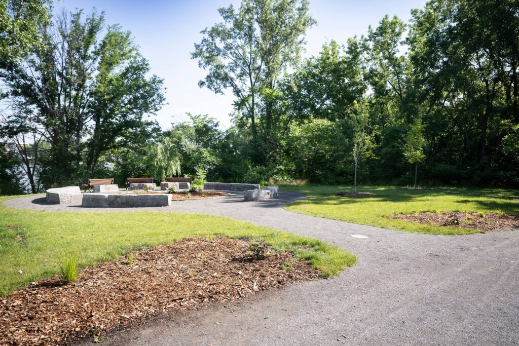 Aire de détente parc des Bateliers Ahuntsic-Cartierville