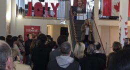 Mélanie Joly dans son local de campagne sur la Promenade Fleury. Photo: JDV / Amine Esseghir