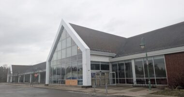 Bâtiment du vieux Loblaws désaffecté depuis 2016