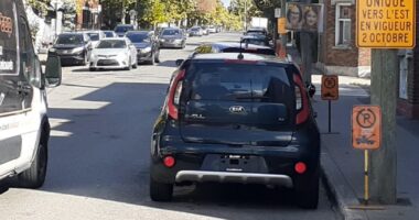 La rue Louvain fait partie de la sécurisation des pistes cyclables du secteur du Collège Ahuntsic appréciée par L'AMAAC (Photo : Philippe Rachiele, JDV, 29 septembre 2025)