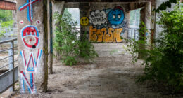 Graffitis sur les structures du site des Moulins dans le Sault-au-Récollet.