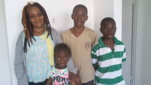 famille-camerounaise-florence-et-princesse-8-ans-medam-daryl-royce-et-foncoua-garin-siran-toukep-12-ans