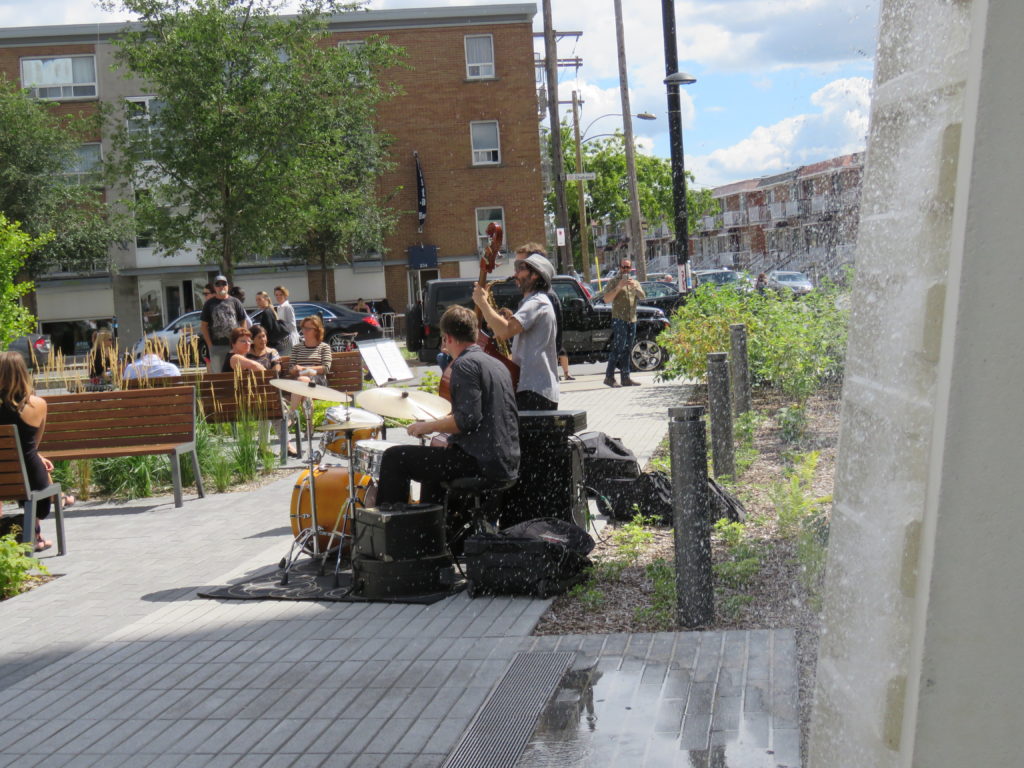 Inauguration de la place Iona-Monahan dans le district St-Sulpice, d'Ahuntsic-Cartierville