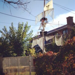 Les pirates et autres moussaillons seront au rendez-vous de la fête d'Halloween préparée par les résidants de la ruelle St-Charles/Péloquin (Photo: courtoisie) 