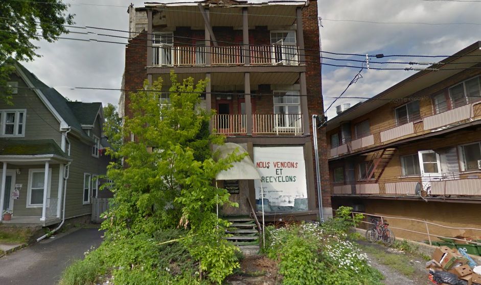 L'immeuble qui sera démoli sur la rue Grenet.