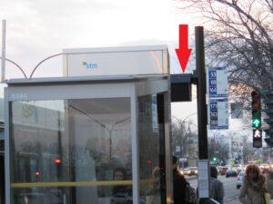 abribus-dangereux-019-paneau-ibus-cache