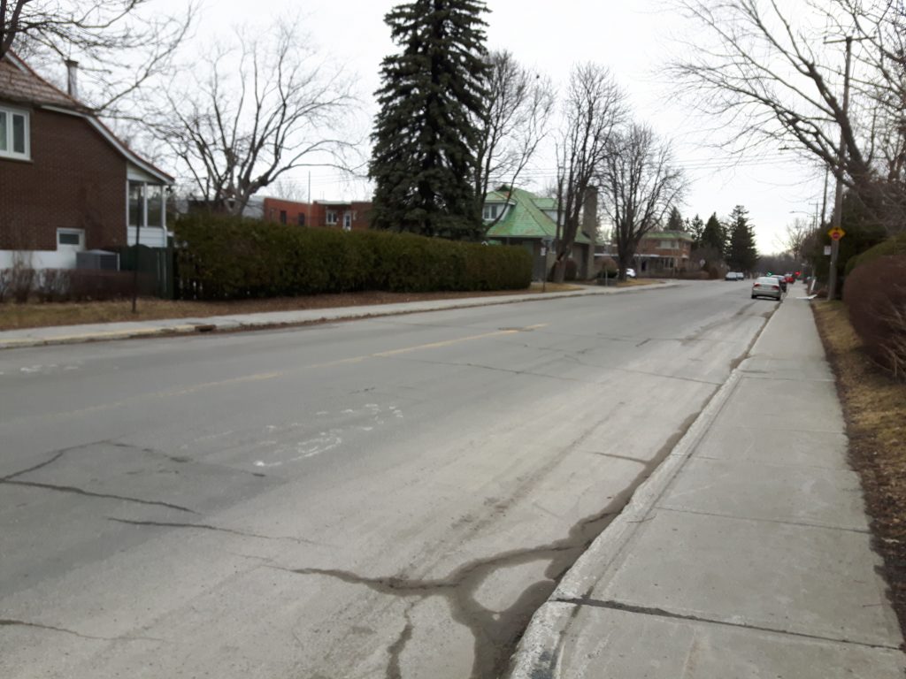 Rue Prieur coin Laverdure le dimanche matin 7 avril 8h15 (Photo : jdv - Philippe Rachiele)