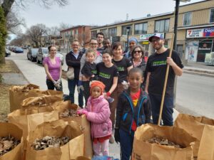 Corvée printanière de nettoyage 2009 sur Fleury Ouest (Photo : Courtoisie - C. Poirier)