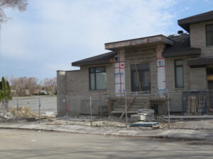Nouvelle maison en construction rue Fréchette dans Cartierville