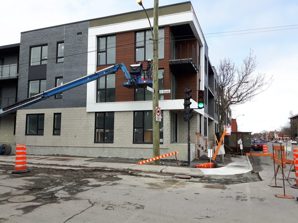 Édifice du 10150, boul. St-Laurent (Photo : jdv - Philippe Rachiele) Ahuntsic Cartierville Montréal