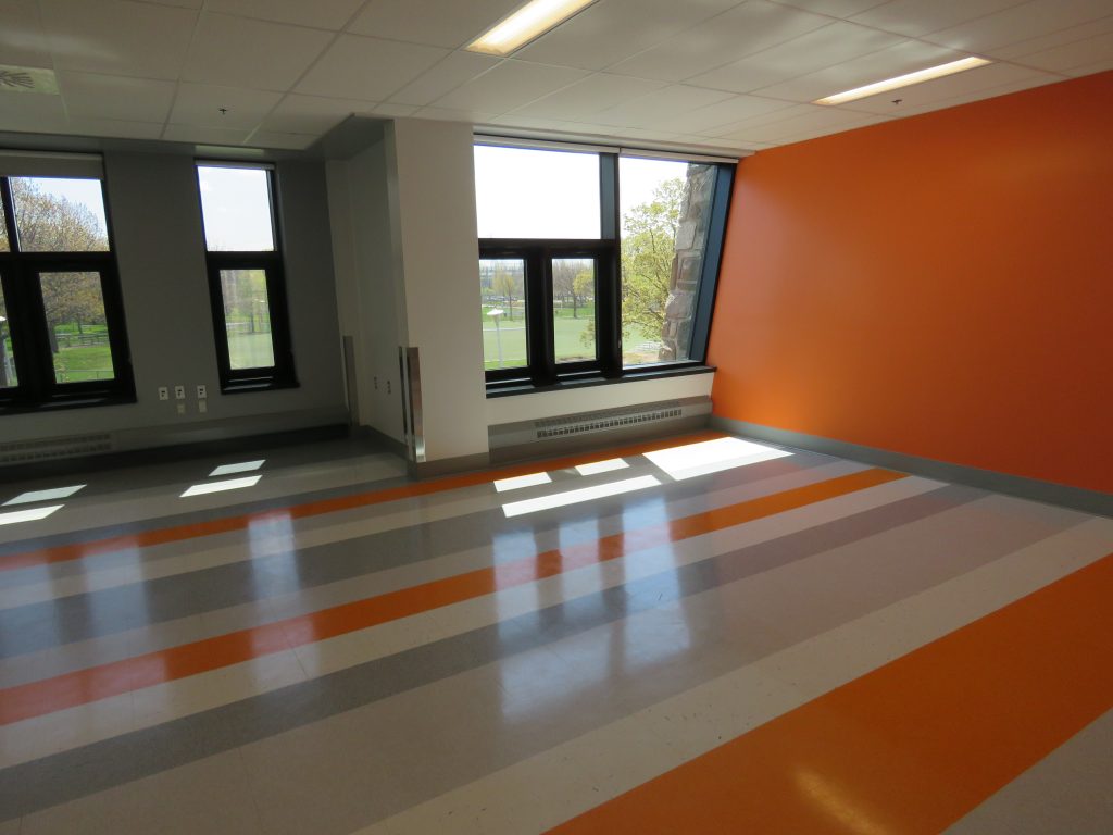 Salle multifonction vue lors de l'inauguration de la nouvelle aile de l'école St-Benoît, (Photo : jdv - Philippe Rachiele) csdm ahuntsic cartierville montréal