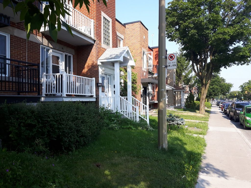 C'est sur le boulevard St-Laurent entre les rues Fleury et Prieur qu'a eu lieu l'événement raciste menaçant pour un enfant et sa mère (Photo : jdv - Philippe Rachiele)