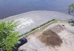 Vue aérienne des berges du mur Simon-Sicard à la hauteur de Berthiaume-du-Tremblay (Photo : jdv - Philippe Rachiele) Hydro-Québec Ahuntsic Cartierville Montréal