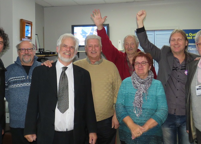 André Parizeau et des bénévoles au local électoral du Bloc lors de la soirée des élections (Photo : jdv - Philippe Rachiele)
