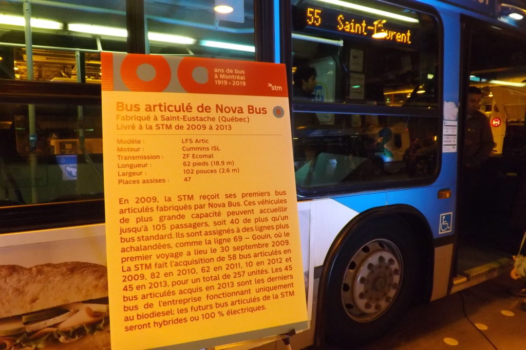 Autobus articulé Nova présentement en utilisation dans la flotte d'autobus de la STM (Photo : jdv - P. Rachiele)