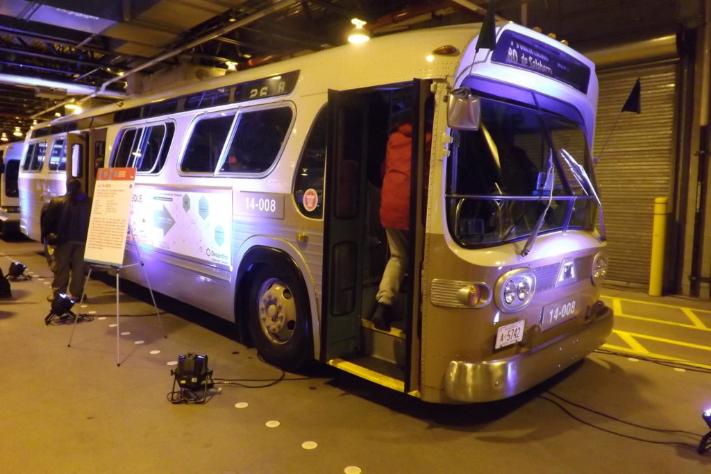 autobus diésel New Look de General Motors aux couleurs brun et blanc (Photo : jdv - P. Rachiele)