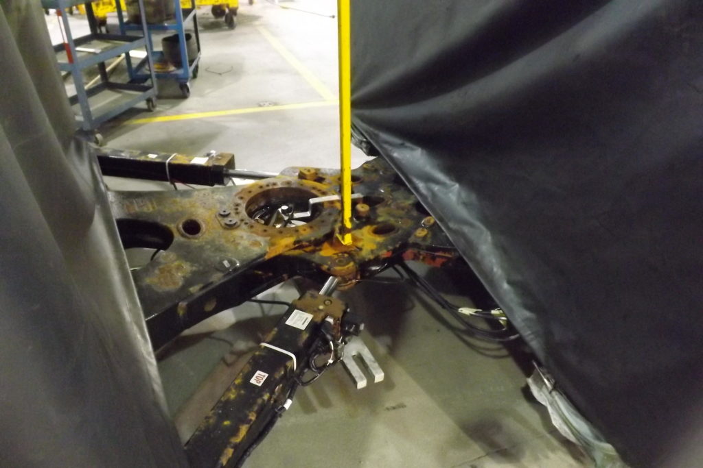 Partie rouillée de la section articulé d'un autobus (Photo : jdv - P. Rachiele)