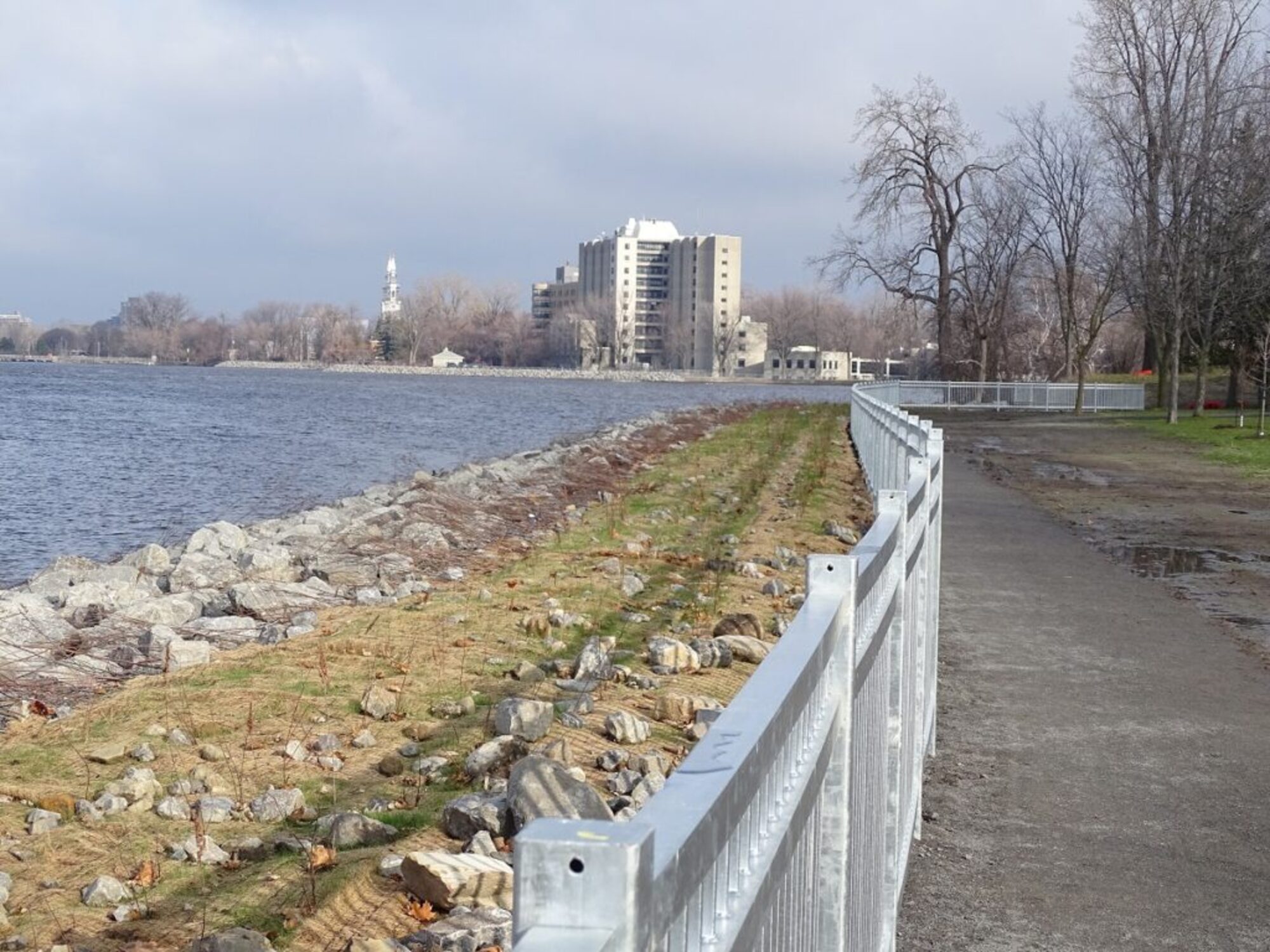 Enrochement barrage Simon-Sicard à Sophie-Barat PR (2)b