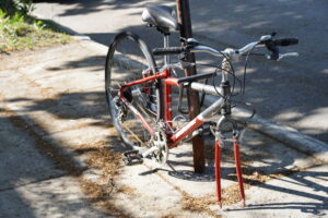 La prévention commence avec deux bons cadenas, un cadenas en « U » pour la cadre et un autre cadenas en chaîne pour les roues.